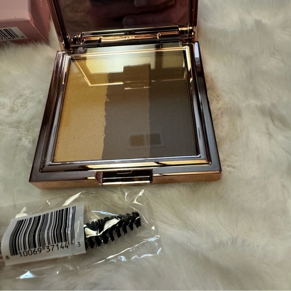 DOLL 10 Overarchiever BLONDE
Multi-Dimentional Volume Pwdr for Brows & Hair NEW - Picture 4 of 14
